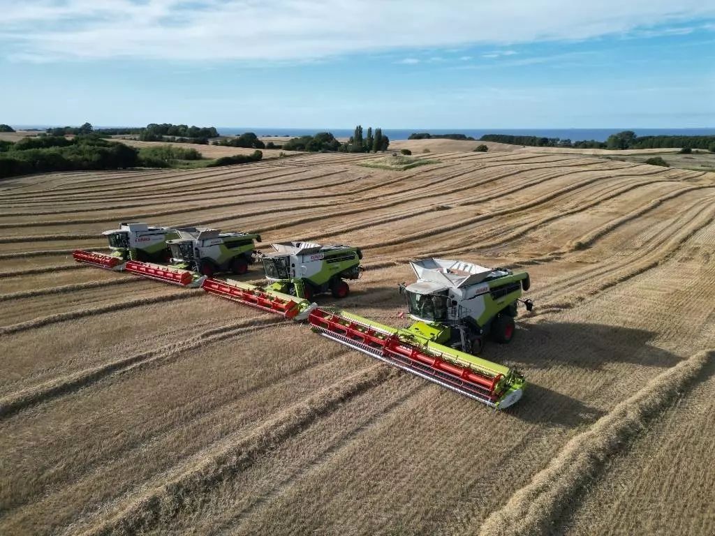 Claas Lexion 7700 Combine harvester €333,931