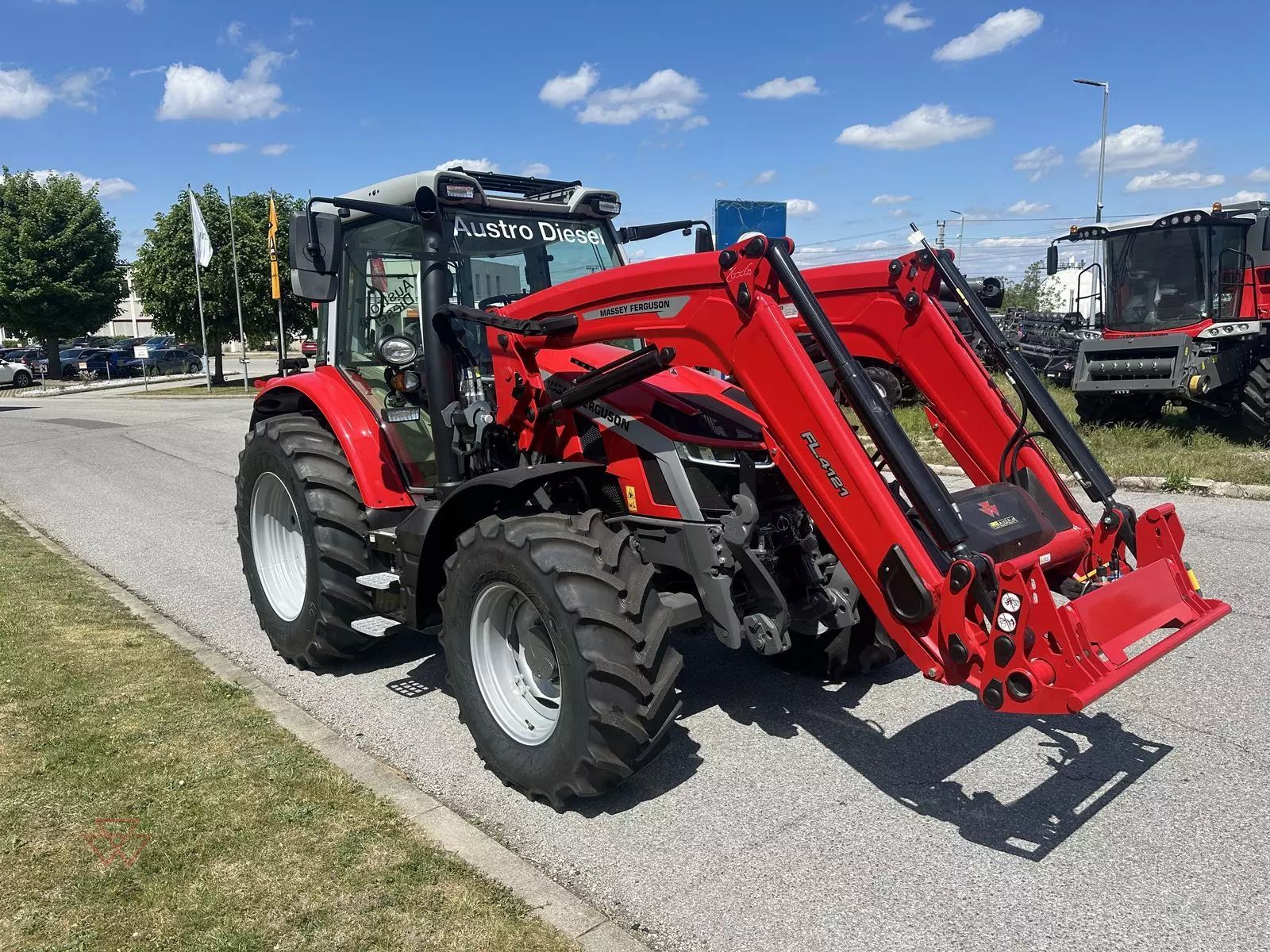Massey Ferguson 5S.115 Tractor