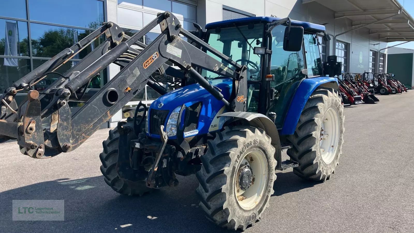 E-FARM: New Holland TL80 - Traktor - id IY4QSYL - 22.900 € - Baujahr: 2007 - Abgelesene Motorstunden: 8.839,Motorleistung (PS): 80,Österreich
