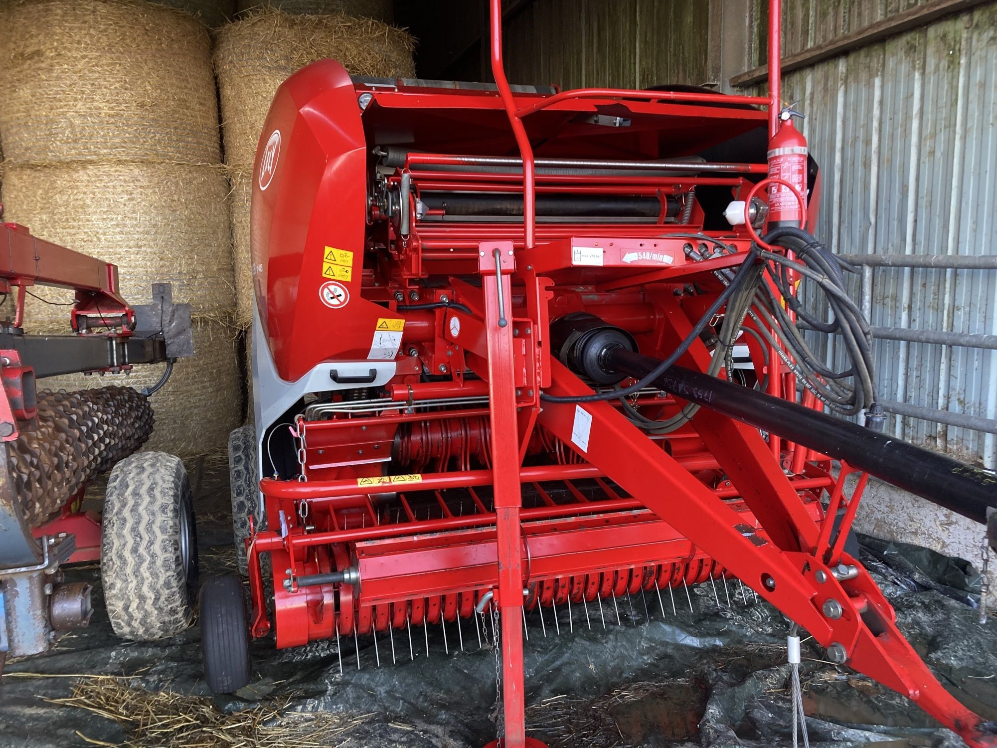 E-FARM: Lely rp 445 - Presse à balles - id DBNEQQZ - 17 800 € - Année: 2012 - Balles produites: 15 500