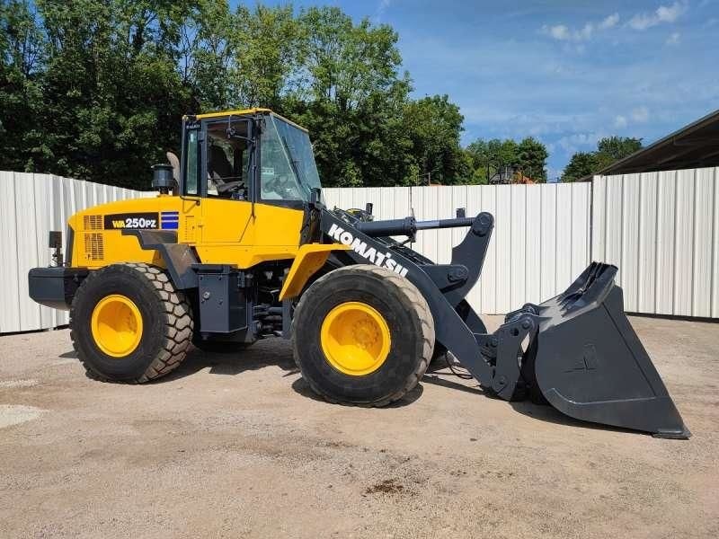 KOMATSU wa250pz-5 compactloader 34 900 €