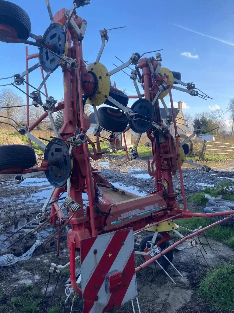 E-FARM: pöttinger euro hit 91 nz - Kreiselheuer - id RRQJZ7S - 6.000 € - Baujahr: 2008 - Frankreich