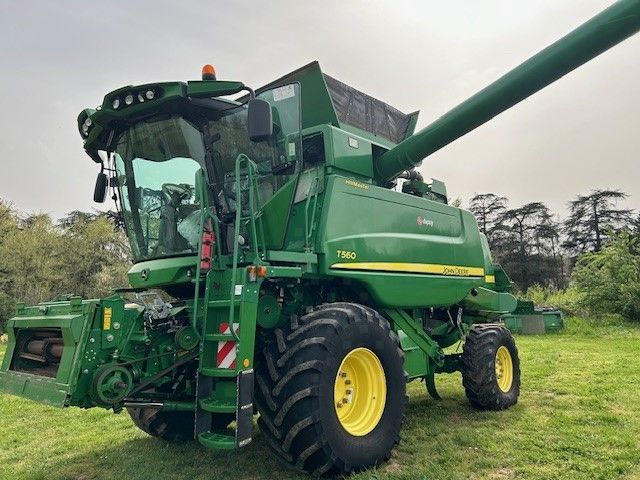 E-FARM: John Deere T 560 HM - Moissoneuse-batteuse - id GZ9EHCB - 155 000 € - Année: 2014 - Lecture du nombre d'heure: 2 671,France