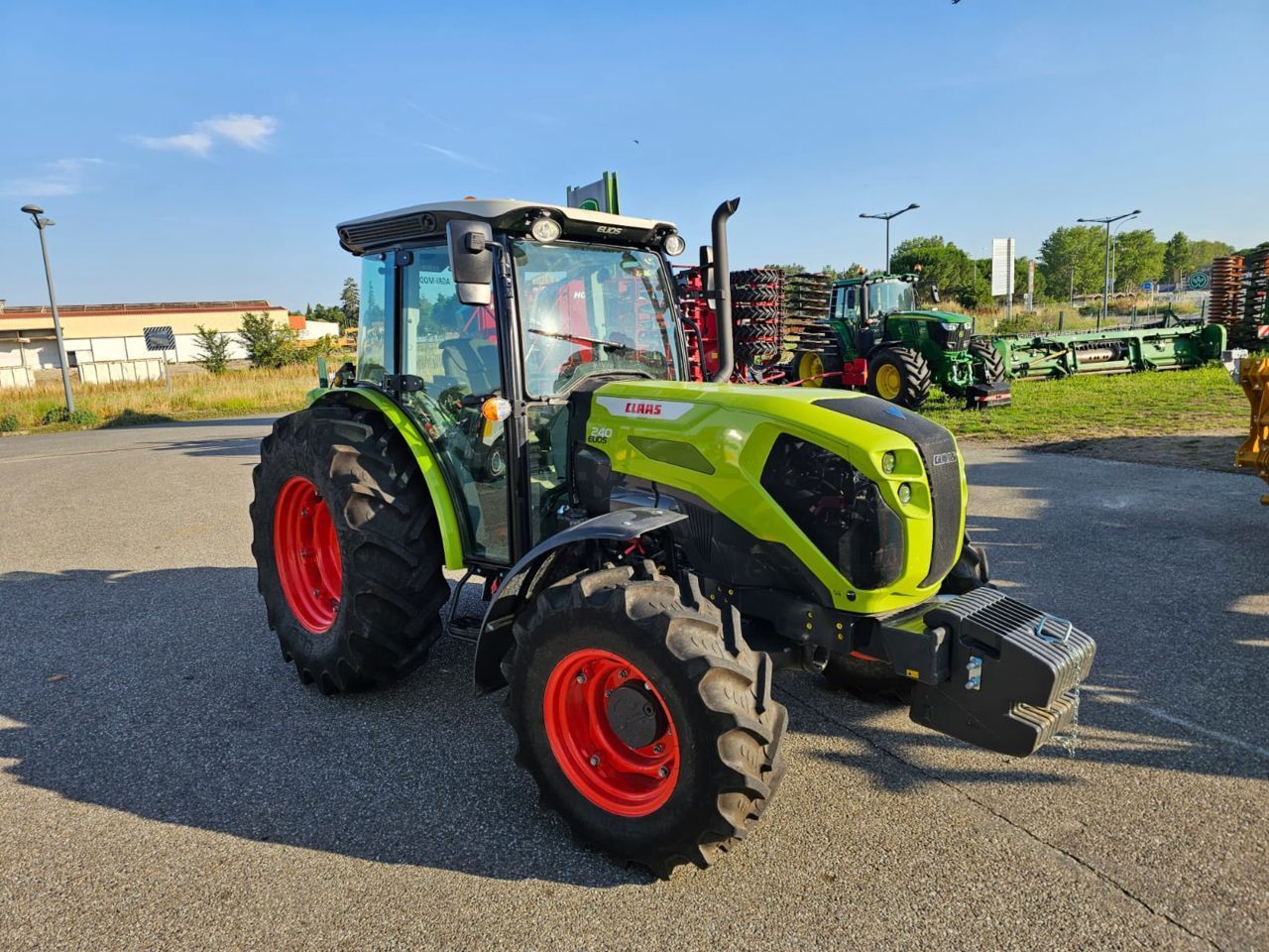 E-FARM: Claas Elios 240 - Tractor - id FURUUFU - 45.000 € - Año: 2023 - Horas: 150,Francia