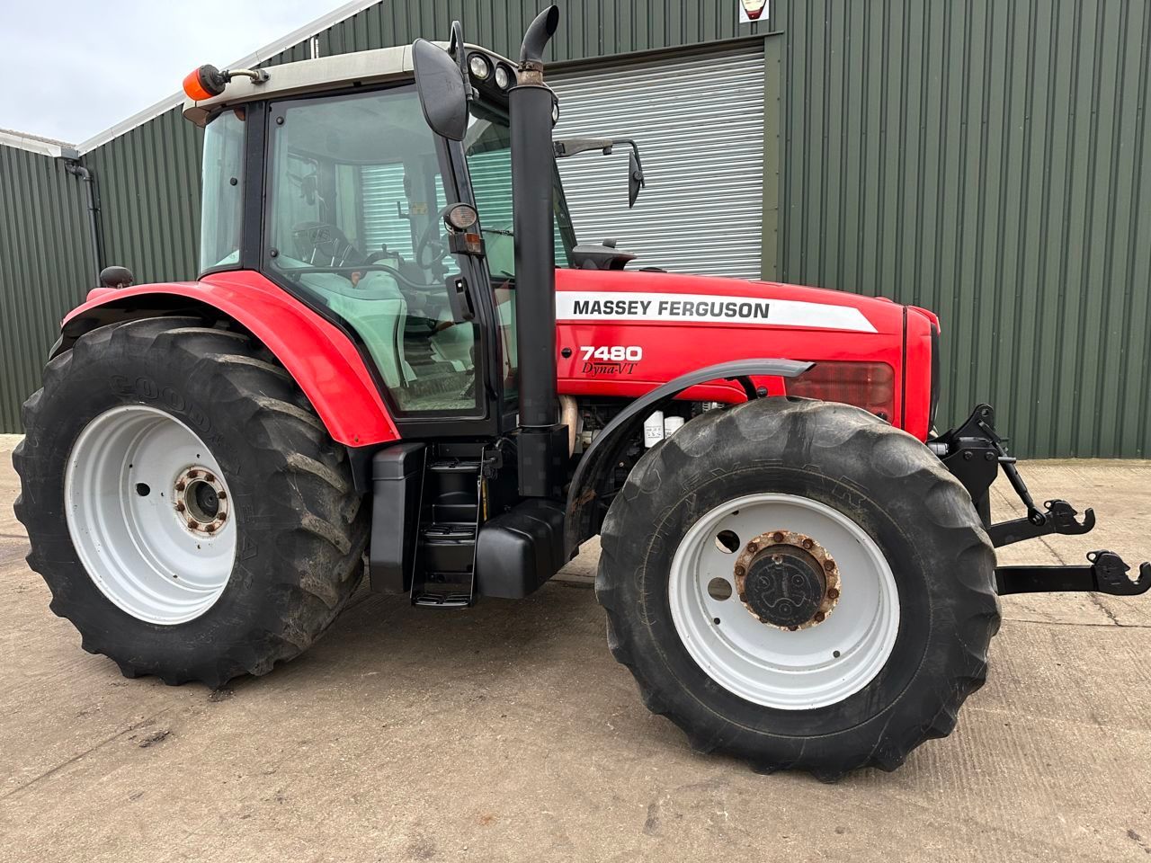 E-FARM: Massey Ferguson 7480 - Tracteur - id BIW9NNZ - 30 542 € - Année: 2005 - Lecture du nombre d'heure: 7 000,Puissance du moteur (chevaux): 140,Royaume-Uni