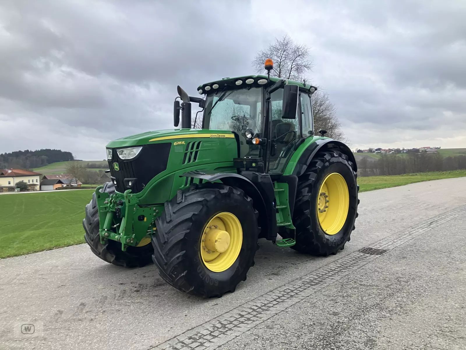 E-FARM: John Deere 6215 R - Traktor - id DPFYSXT - 82.900 € - Baujahr: 2017 - Abgelesene Motorstunden: 6.200,Motorleistung (PS): 215,Österreich