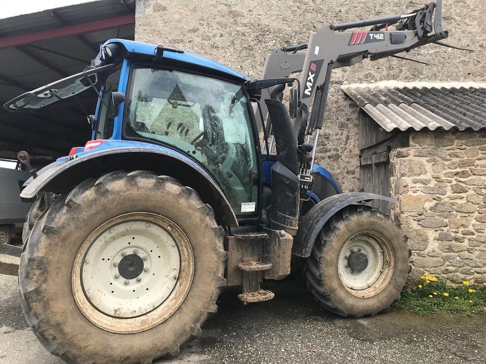E-FARM: Valtra N124 - Tractor - id AQU94XF - €56,000 - Year of construction: 2016 - Engine hours: 4,900,Engine power (HP): 120,France