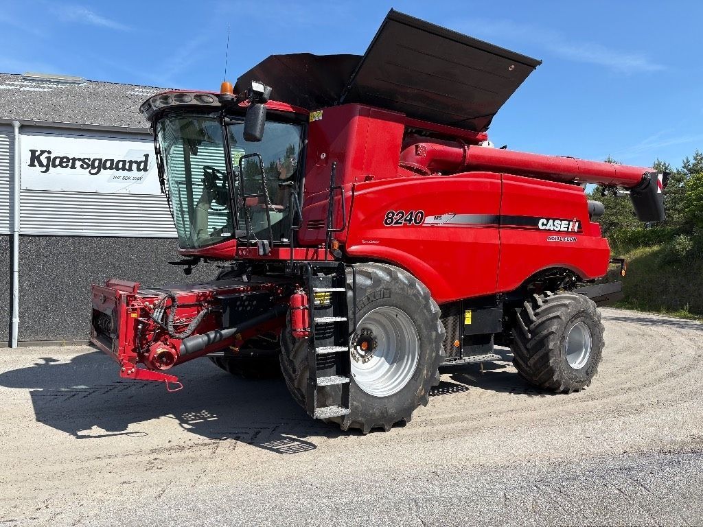E-FARM: Case IH Axial Flow 8240 - Mähdrescher - id LTVQCRH - Baujahr: 2016 - Abgelesene Motorstunden: 1.226,Motorleistung (PS): 571,Dänemark