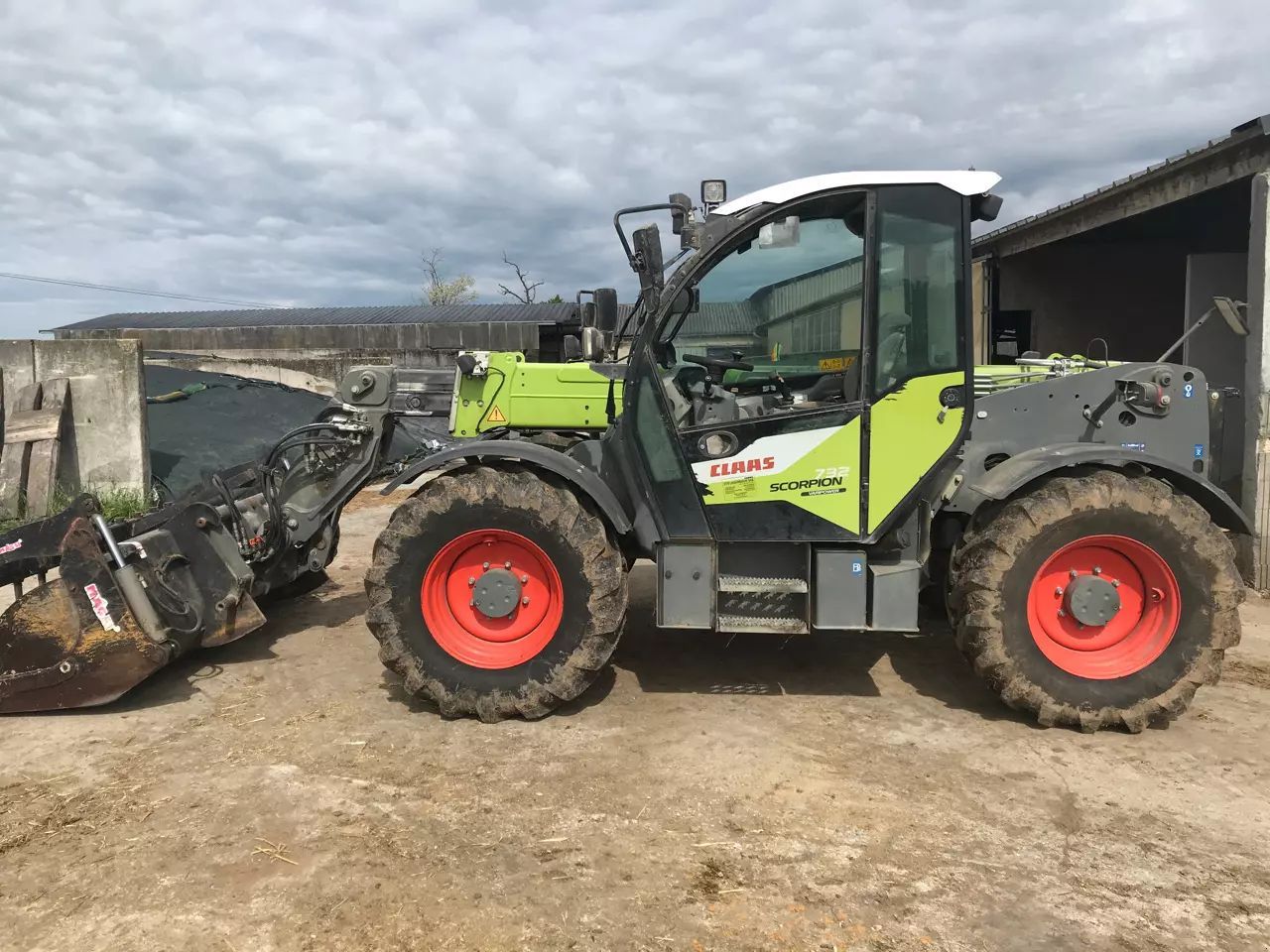 E-FARM: Claas scorpion 732 vp - Chargeur télescopique  - id MKKV2K7 - 59 500 € - Année: 2018 - Puissance du moteur (chevaux): 136,France