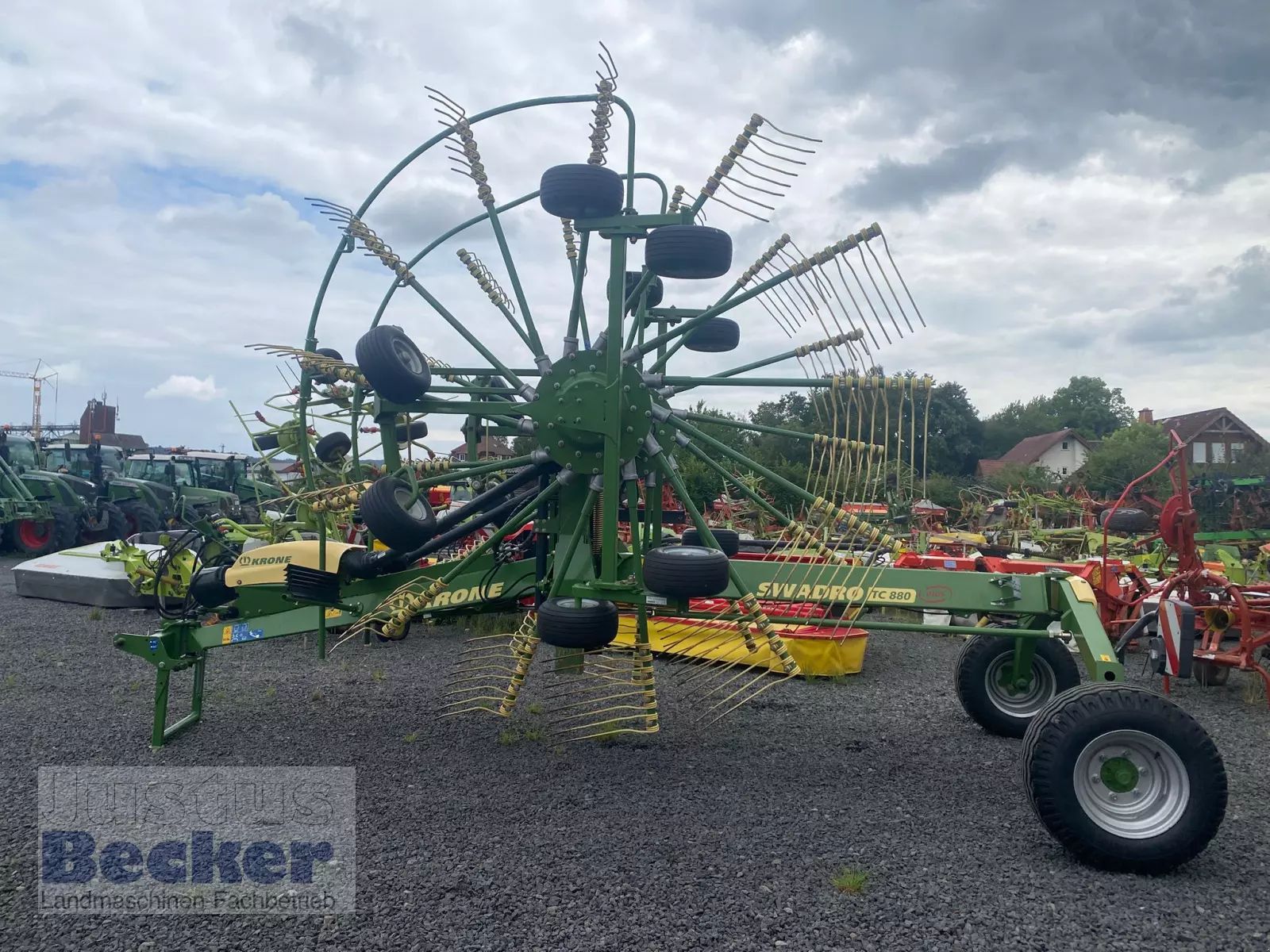 E-FARM: Krone schwadro tc 880 - Rendsodró - id LXKXBZP - 19 244 EUR - Gyártási év: 2015 - Németország