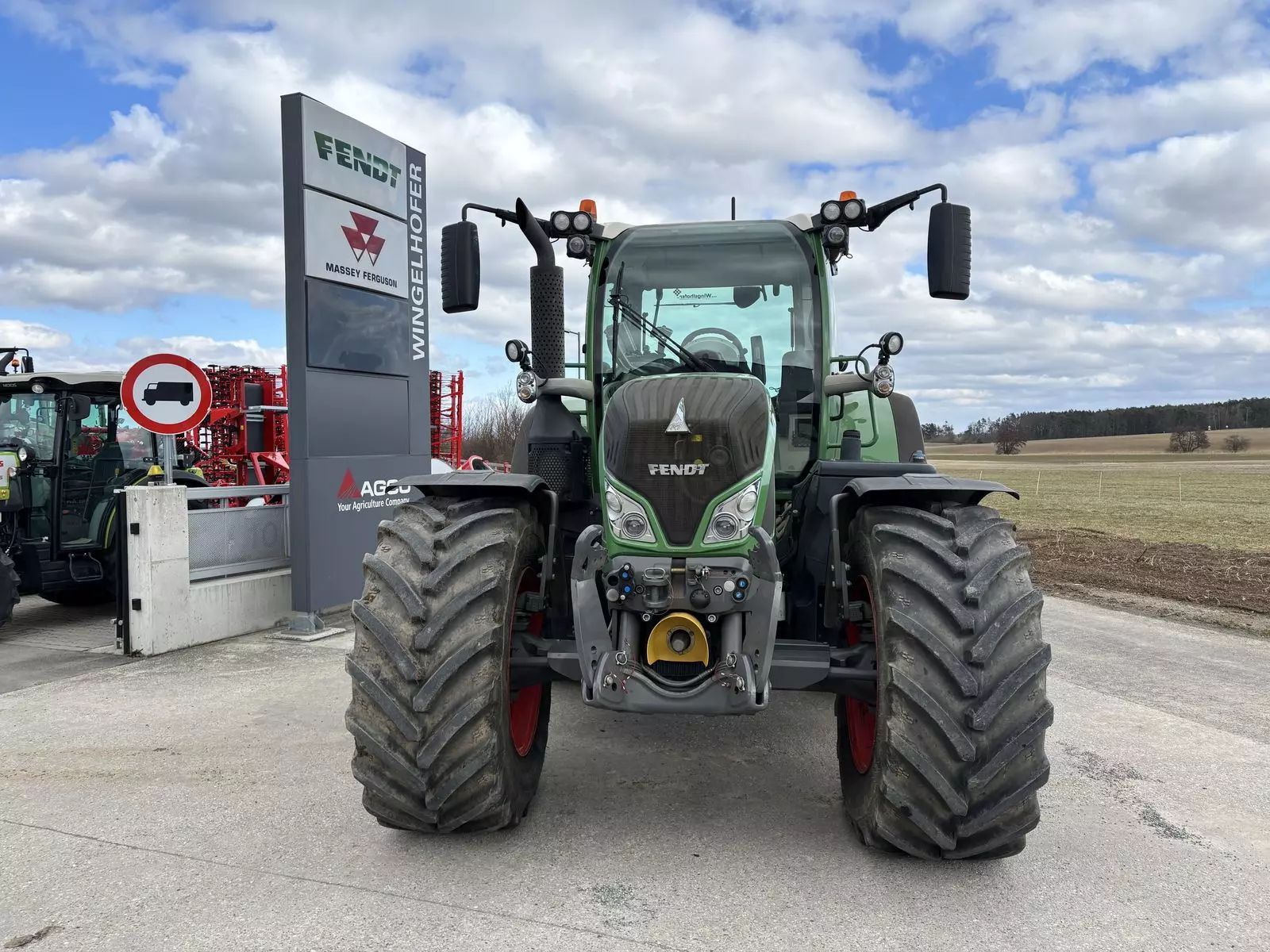 E-FARM: Fendt 724 Vario - Τρακτέρ - id WLGSMEM - 115.833 € - Χρονία: 2015 - Μετρητής ωρών: 4.350,Ισχύς κινητήρα: 246,Αυστρία