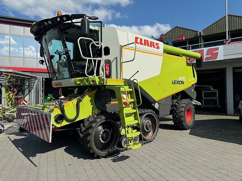 E-FARM: Claas Lexion 670 - Moissoneuse-batteuse - id QRHS4JD - 199 000 € - Année: 2013 - Lecture du nombre d'heure: 1 980,Puissance du moteur (chevaux): 449,Allemagne