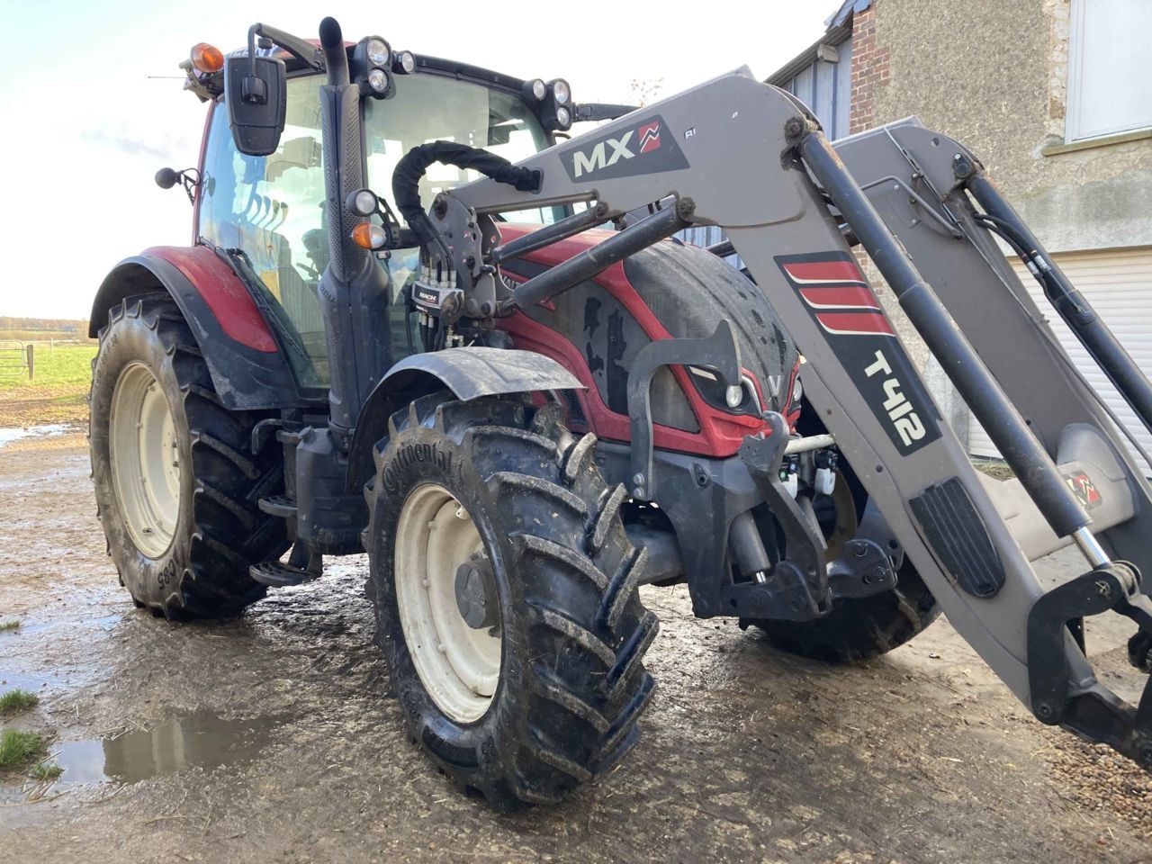 E-FARM: Valtra N104 - Tractor - id CMEYUDG - €46,000 - Year of construction: 2019 - Engine hours: 5,000,Engine power (HP): 114,France
