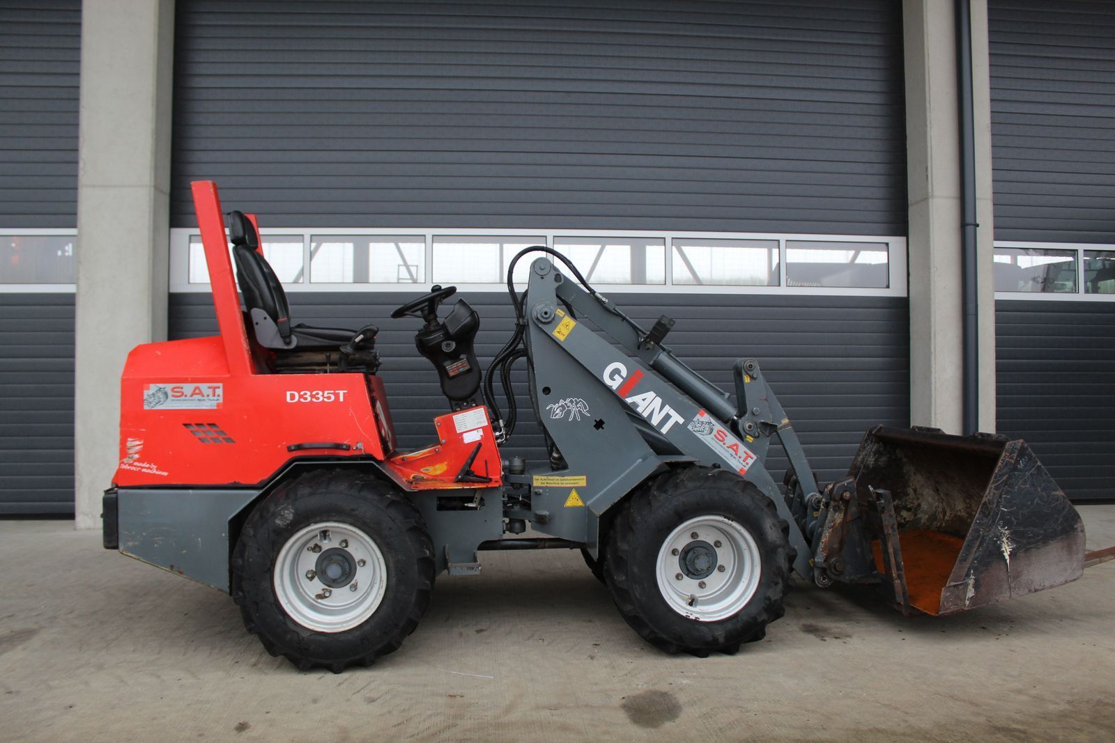 Giant hoflader d 335 t Ładowarka kołowa 22 417 €