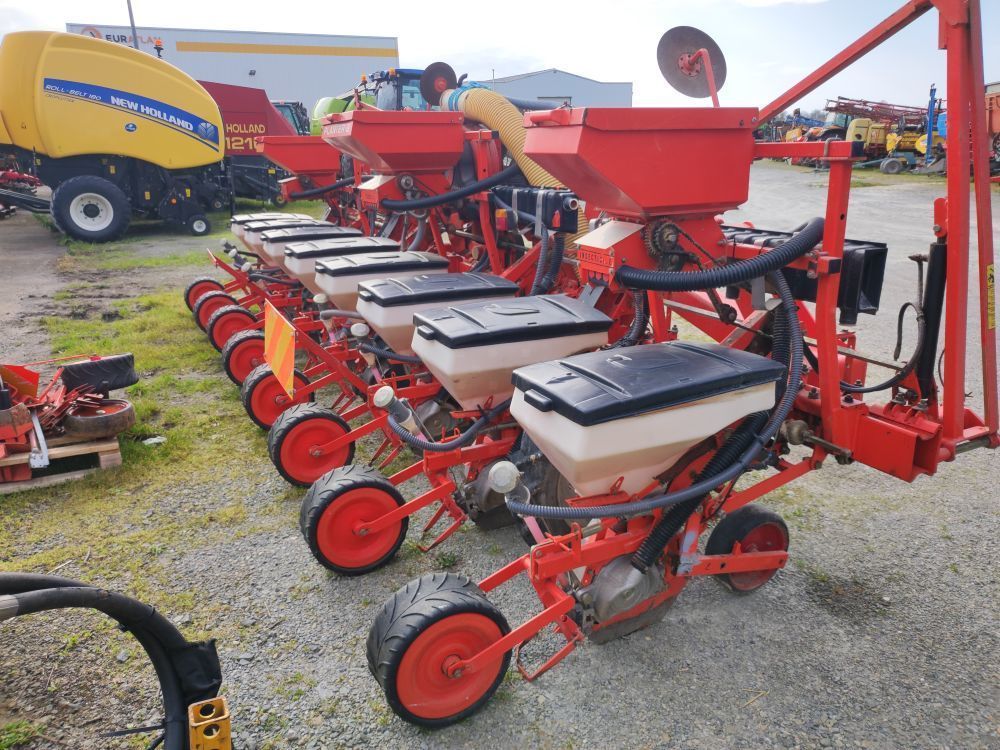 E-FARM: Kuhn planter 2 8rgs - Precision drill - id LEJFXQK - €5,000 - Year of construction: 1998 - France