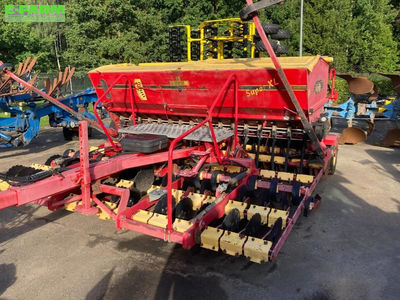 E-FARM: VÄDERSTAD RD 400 C - Drilling machine combination - id 9FSUJ5Q - €19,000 - Year of construction: 2005 - Latvia