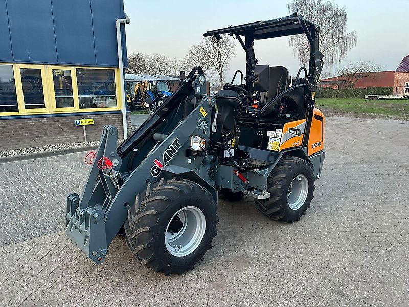 Giant G2500HD Ładowacz gospodarczy