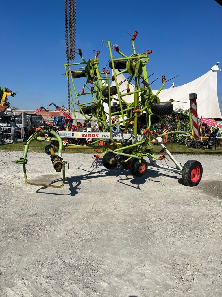 E-FARM: Claas Volto 870 T - Voltafieno - id T4LEMGI - 8.800 € - Anno di costruzione: 2007 - Italia