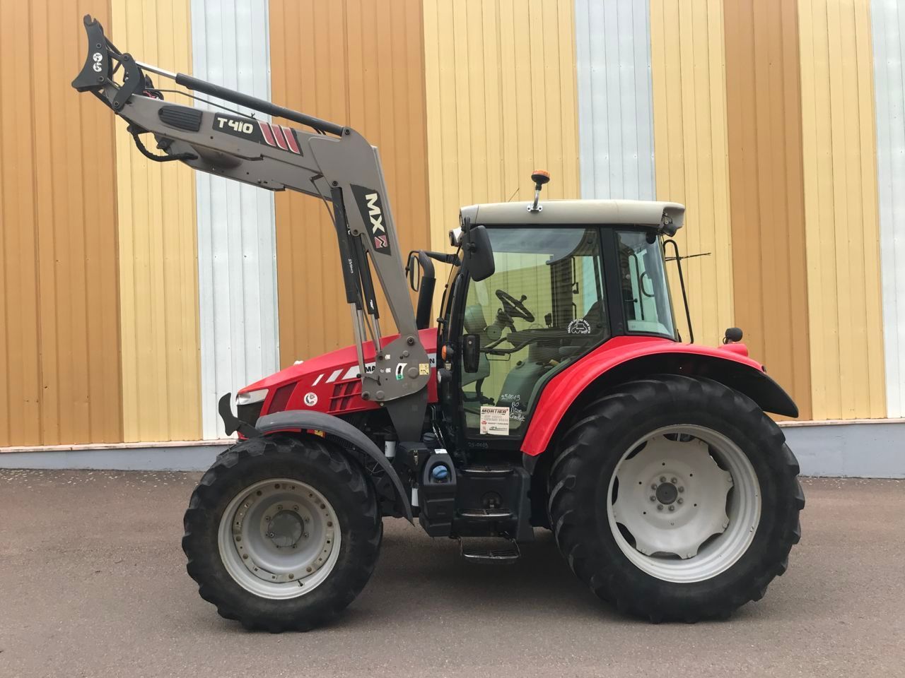 E-FARM: Massey Ferguson 5712M - Tractor - id KGELLFW - 46.000 € - Año: 2018 - Horas: 3450,Potencia del motor: 120,Francia