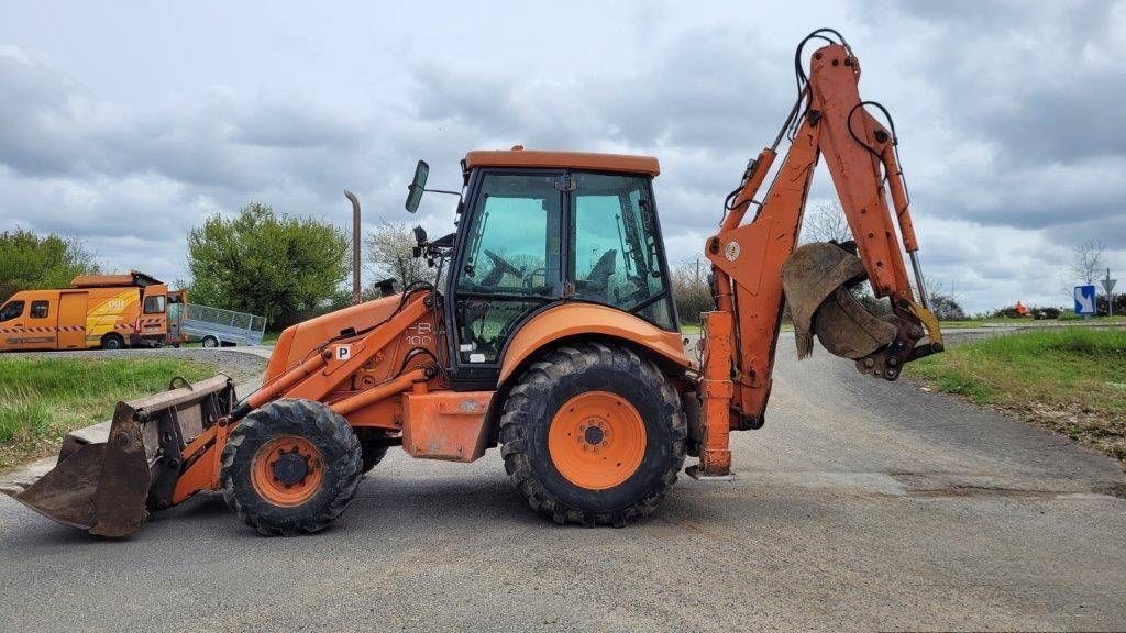 E-FARM: Fiat-Hitachi fb 100 - Backhoe loader - id 1NFH3JI - €17,500 - Year of construction: 1998 - France