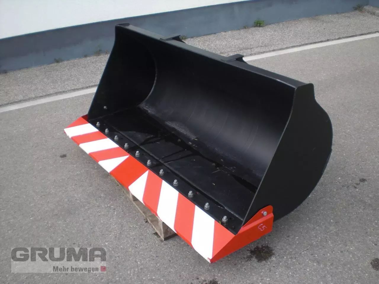E-FARM: JCB shovel - Outil - id 1HPNRHA - 1 672 € - Allemagne