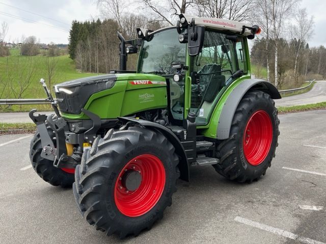 E-FARM: Fendt 209 Vario - Traktor - id EGEHTZ5 - 108.325 € - Baujahr: 2022 - Abgelesene Motorstunden: 32,Motorleistung (PS): 94,Österreich