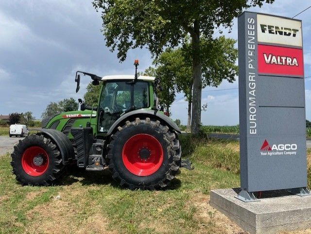 E-FARM: Fendt 724 Vario - Tractor - id BV6AZ3L - €145,000 - Year of construction: 2022 - Engine hours: 3,315,Engine power (HP): 240,France