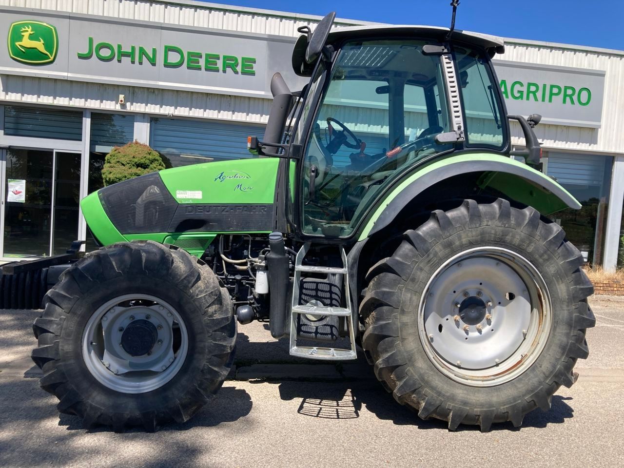 E-FARM: Deutz-Fahr Agrotron M410 - Tracteur - id DFLGVSZ - 35 000 € - Année: 2011 - Lecture du nombre d'heure: 3 735,Puissance du moteur (chevaux): 130,France