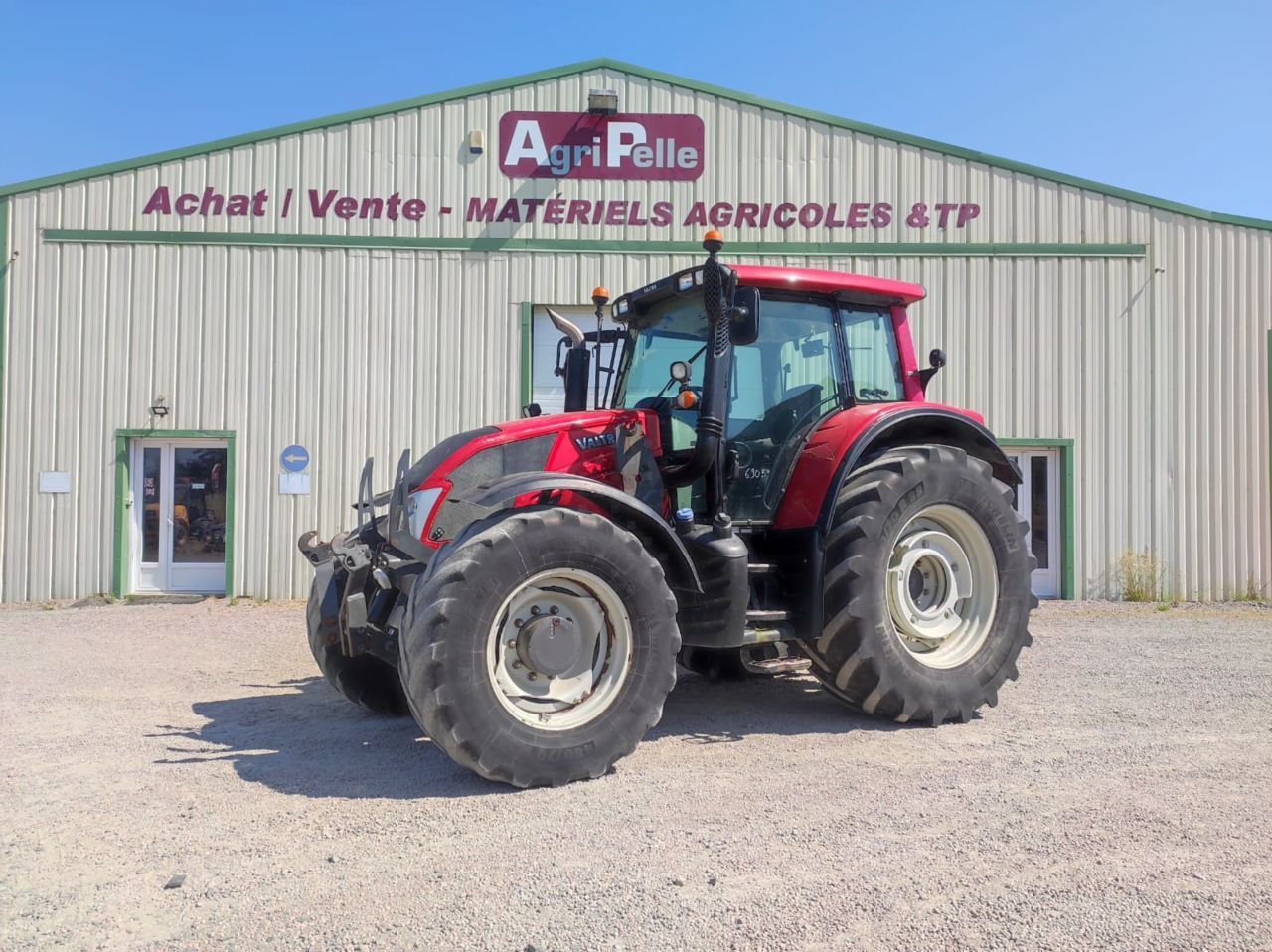 E-FARM: Valtra N 163 - Tractor - id SVGILEN - €36,000 - Year of construction: 2014 - Engine hours: 9,018,Engine power (HP): 163,France