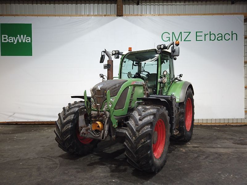 E-FARM: Fendt 724 Vario ProfiPlus - Tractor - id 2XTIZSU - €78,900 - Year of construction: 2014 - Engine hours: 7,875,Engine power (HP): 237,Germany