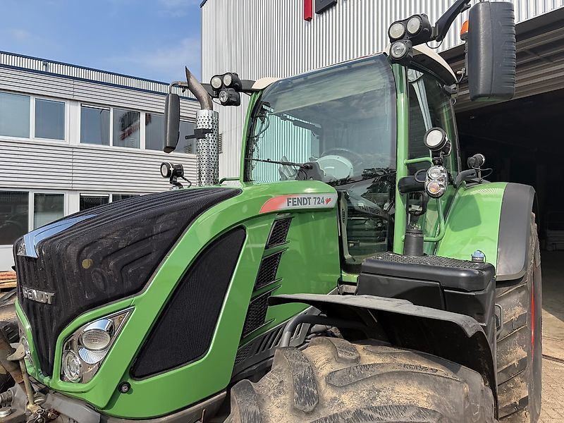 Fendt 724 Vario Tractor €72,000