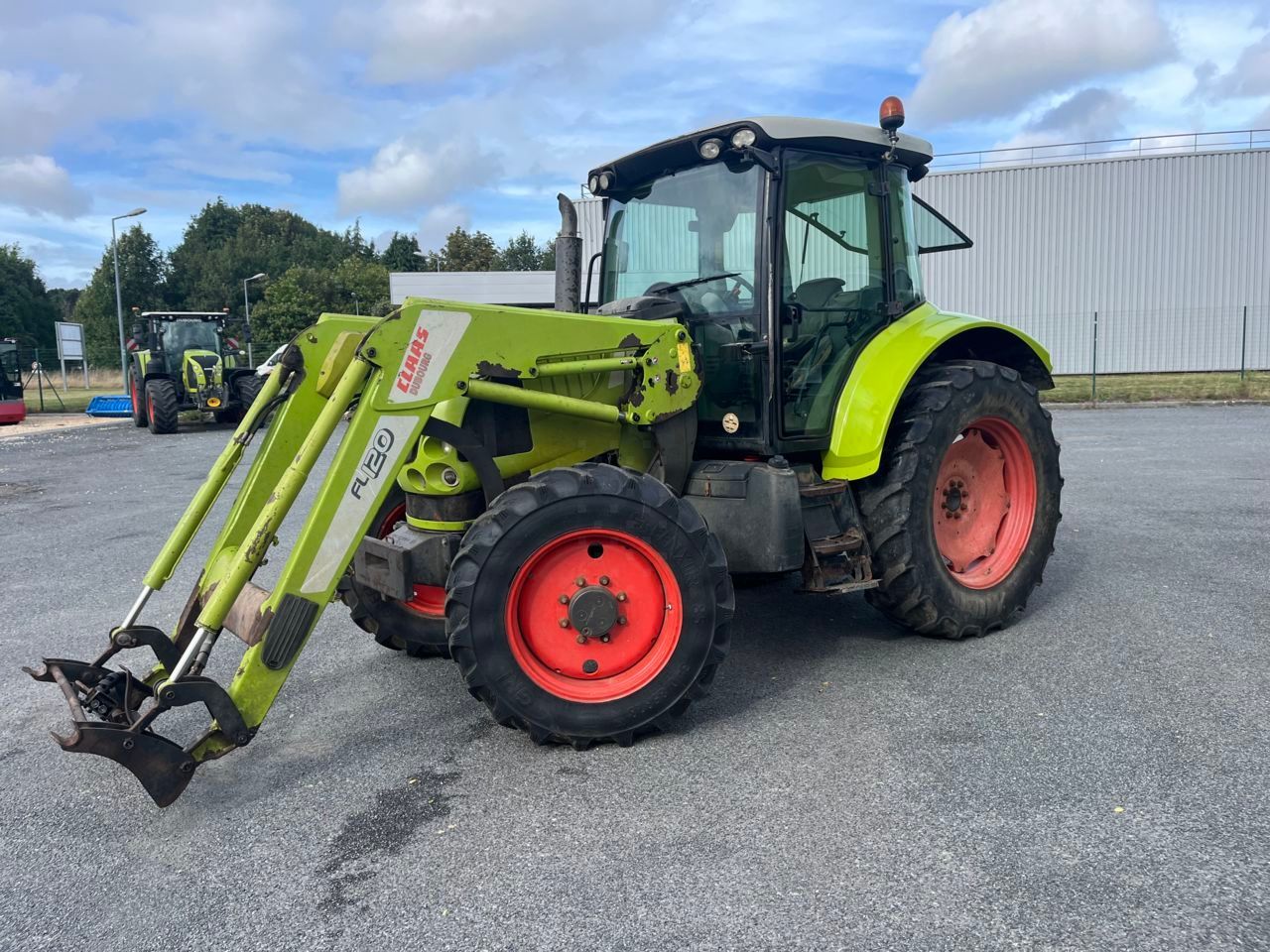 E-FARM: Claas Arion 520 CIS - Tractor - id 3MMZ24J - €26,500 - Year of construction: 2011 - Engine hours: 9,000,Engine power (HP): 115,France