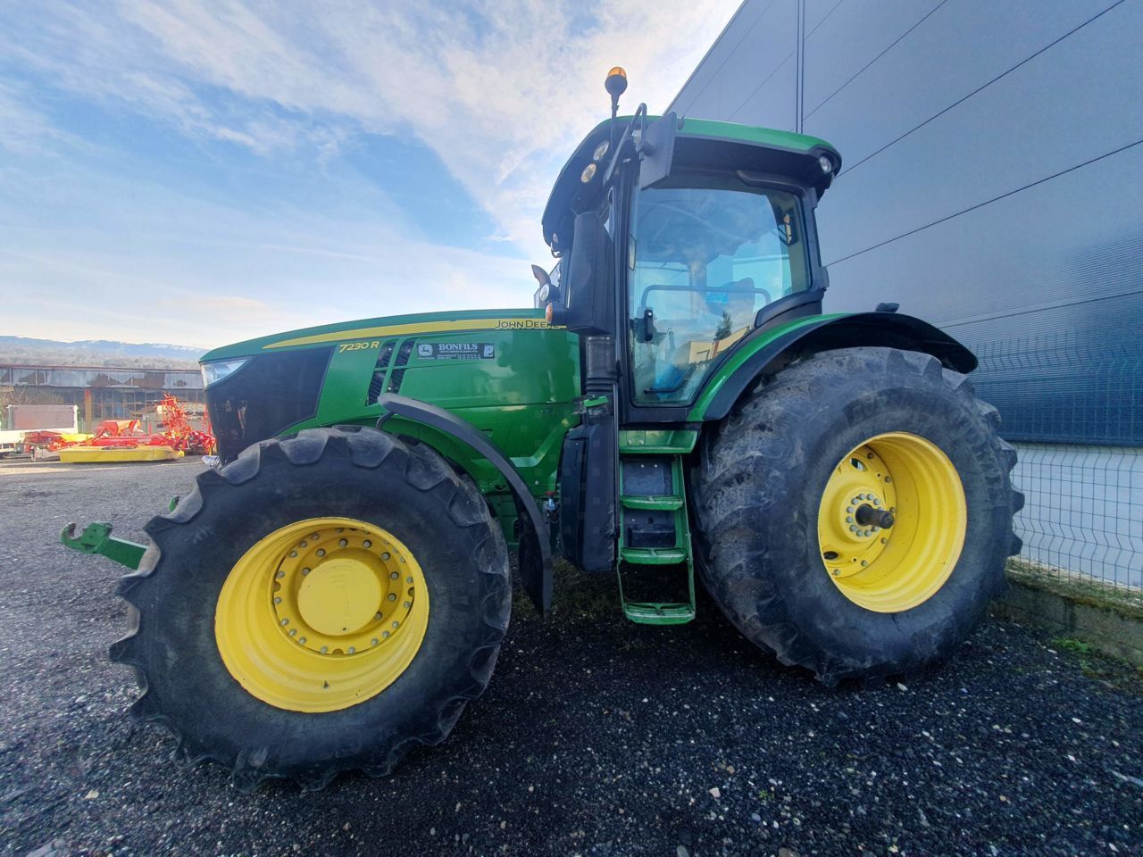 E-FARM: John Deere 7230 R - Τρακτέρ - id LFHGGIP - 67.000 € - Χρονία: 2012 - Μετρητής ωρών: 6.638,Ισχύς κινητήρα: 230,Γαλλία