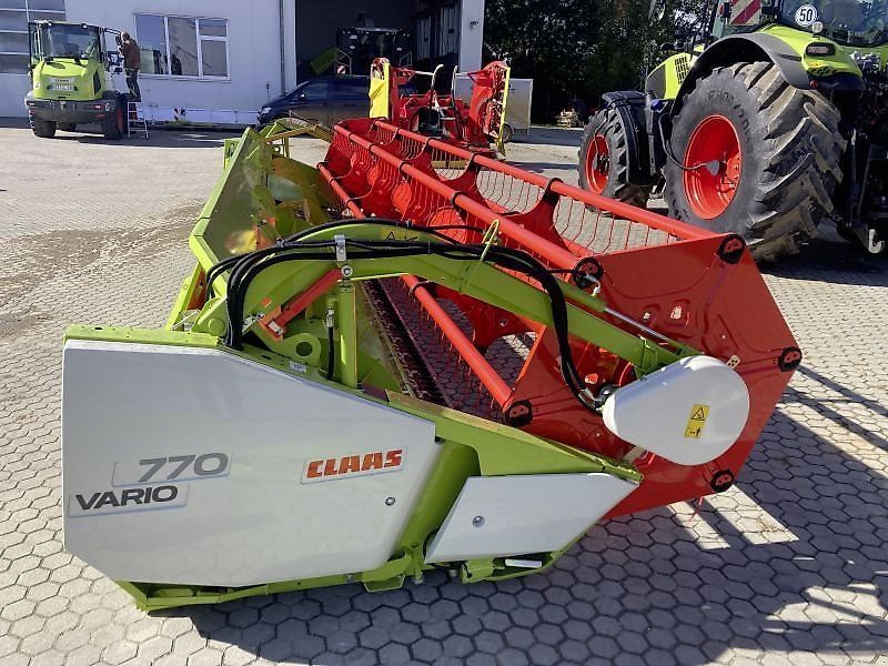 E-FARM: Claas Vario 770 - Hedery do kombajnów zbożowych/sieczkarni - id EMYJ5RG - 49 500 € - Rok produkcji: 2023 - Niemcy