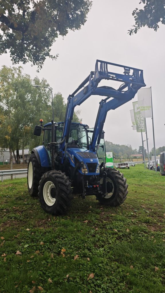 New Holland T5.105 Tractor €45,000