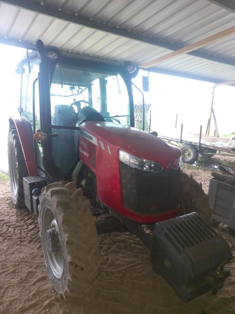E-FARM: Massey Ferguson 4708 - Tractor - id PQKFKRY - €35,000 - Year of construction: 2017 - Engine hours: 1,300,Engine power (HP): 85,France