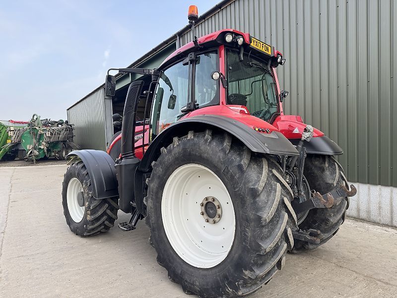 E-FARM: Valtra T194 Versu - Tracteur - id UZJVVBS - 60 865 € - Année: 2017 - Lecture du nombre d'heure: 4 061,Royaume-Uni