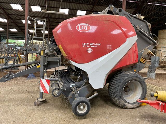 E-FARM: Welger rp 160 v master - Ballenpresse - id 8IHXGAW - 31.000 € - Baujahr: 2012 - Ballenanzahl: 9.940,Frankreich