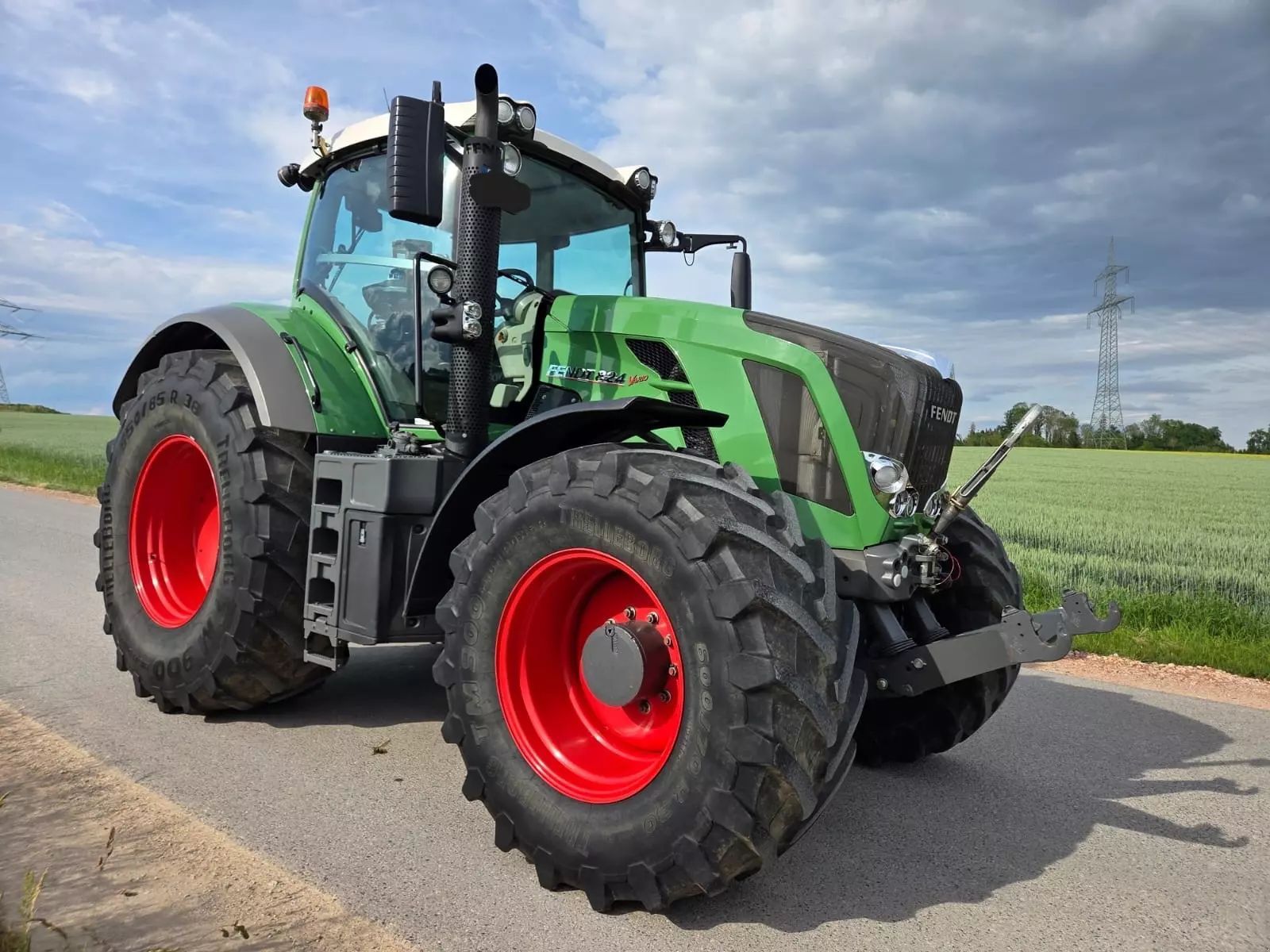 Fendt 824 Vario Profi Tractor €75,500