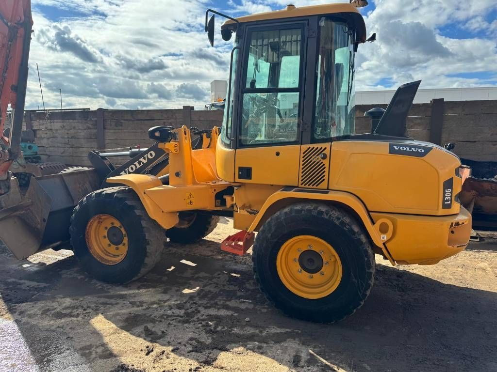 VOLVO l 30 g Chargeuse sur pneus 45 449 €