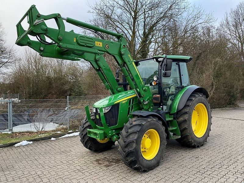 John Deere 5125 R Tractor €69,900