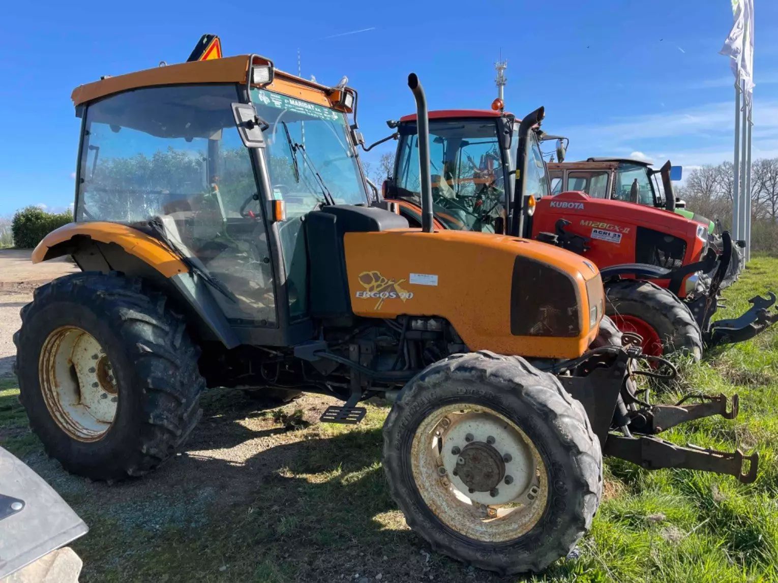 E-FARM: Renault tracteur agricole ergos90 renault - Traktor - id PEGSWV2 - 19 500 EUR - Gyártási év: 2001 - Üzemóra (motor): 7998,Motor teljesítménye (LE): 90,Franciaország