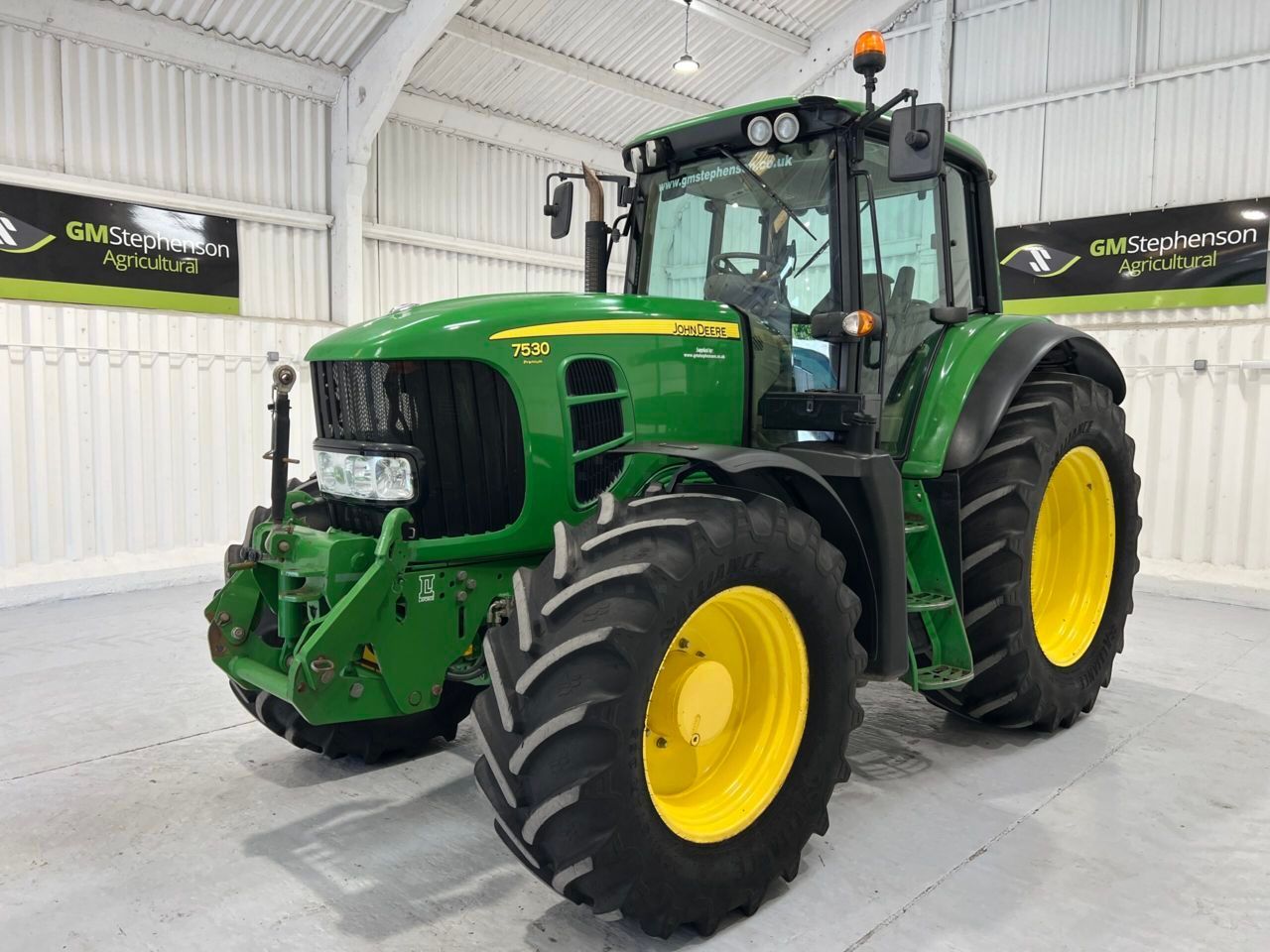 E-FARM: John Deere 7530 Premium - Tractor - id BDFB1XM - Year of construction: 2010 - Engine hours: 5,963,United Kingdom
