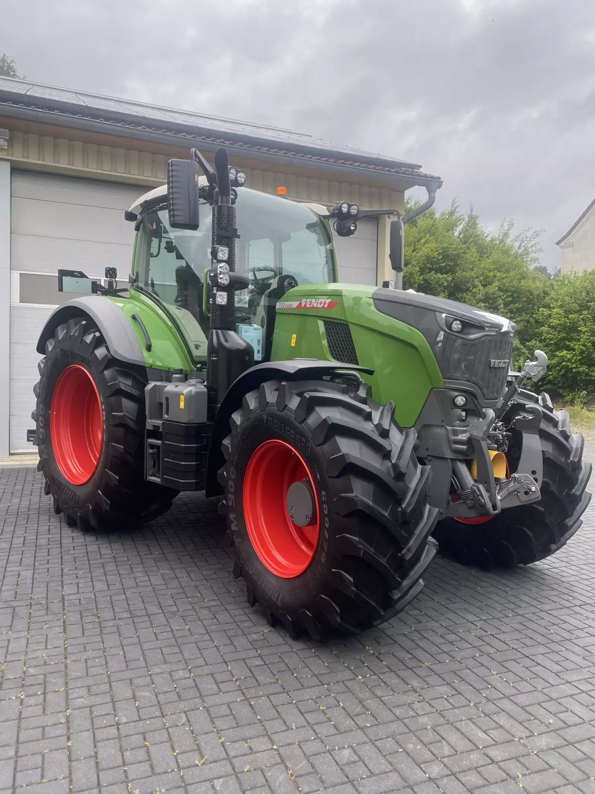 E-FARM: Fendt 722 Vario ProfiPlus - Tractor - id WKEEWYX - €225,000 - Year of construction: 2024 - Engine hours: 14,Engine power (HP): 222,Germany