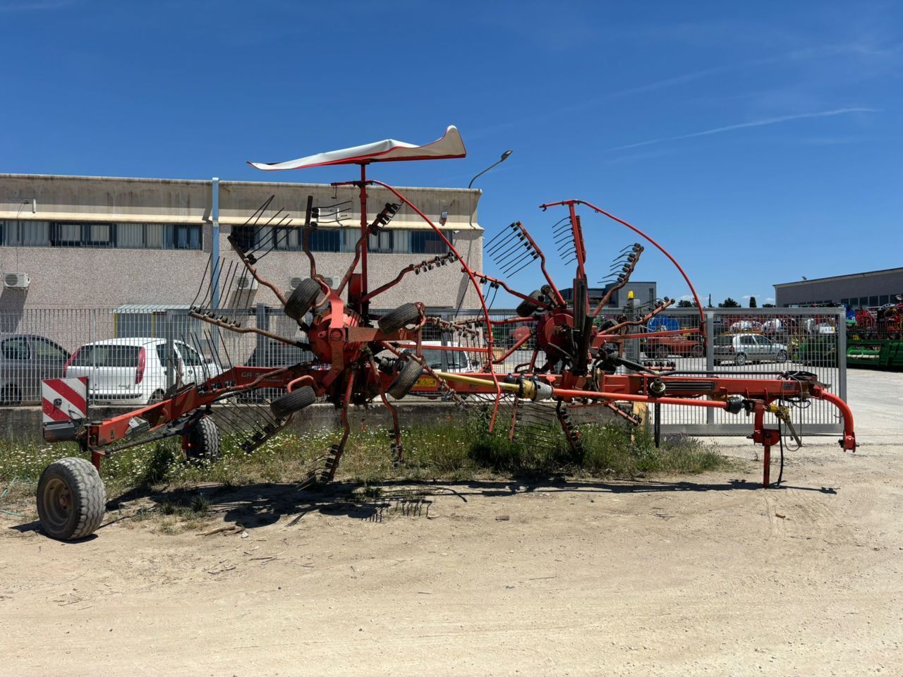 E-FARM: Kuhn GA 6620 - Faneuse - id LIDXBGP - 12 600 € - Année: 2014 - Italie