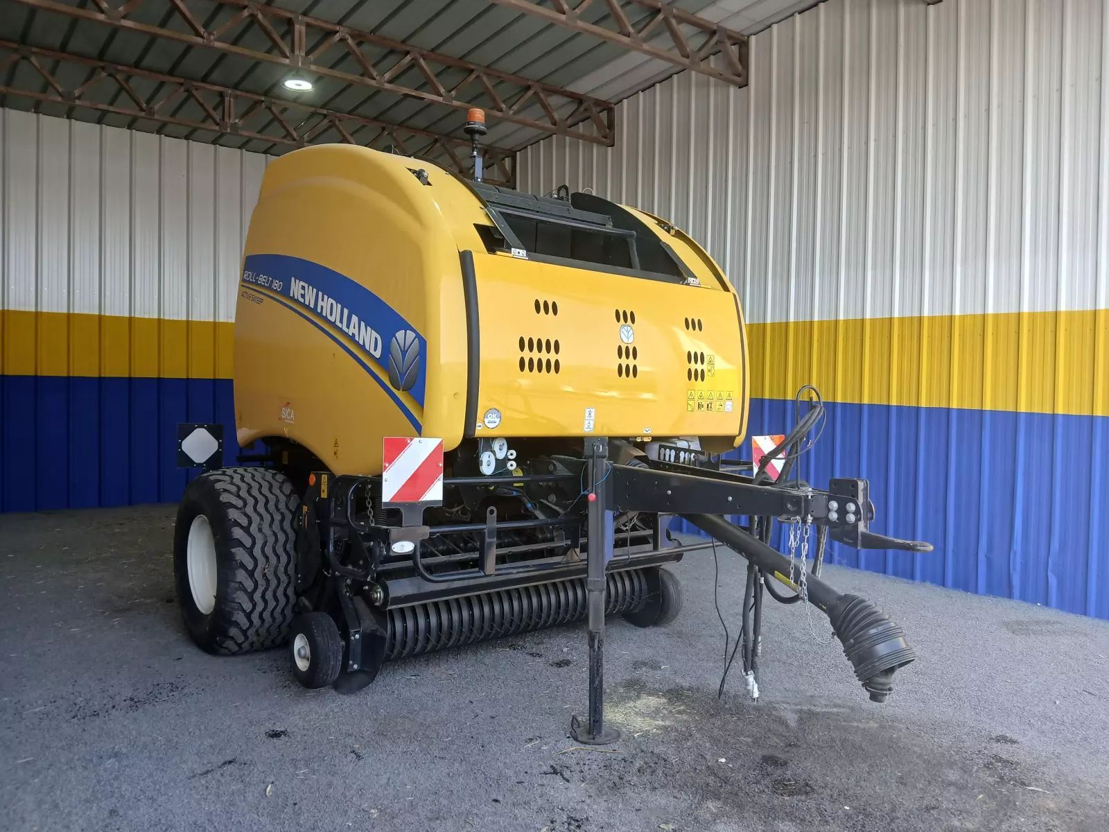 E-FARM: New Holland rb 180 - Baler - id U1RKZVU - €32,000 - Year of construction: 2021 - France