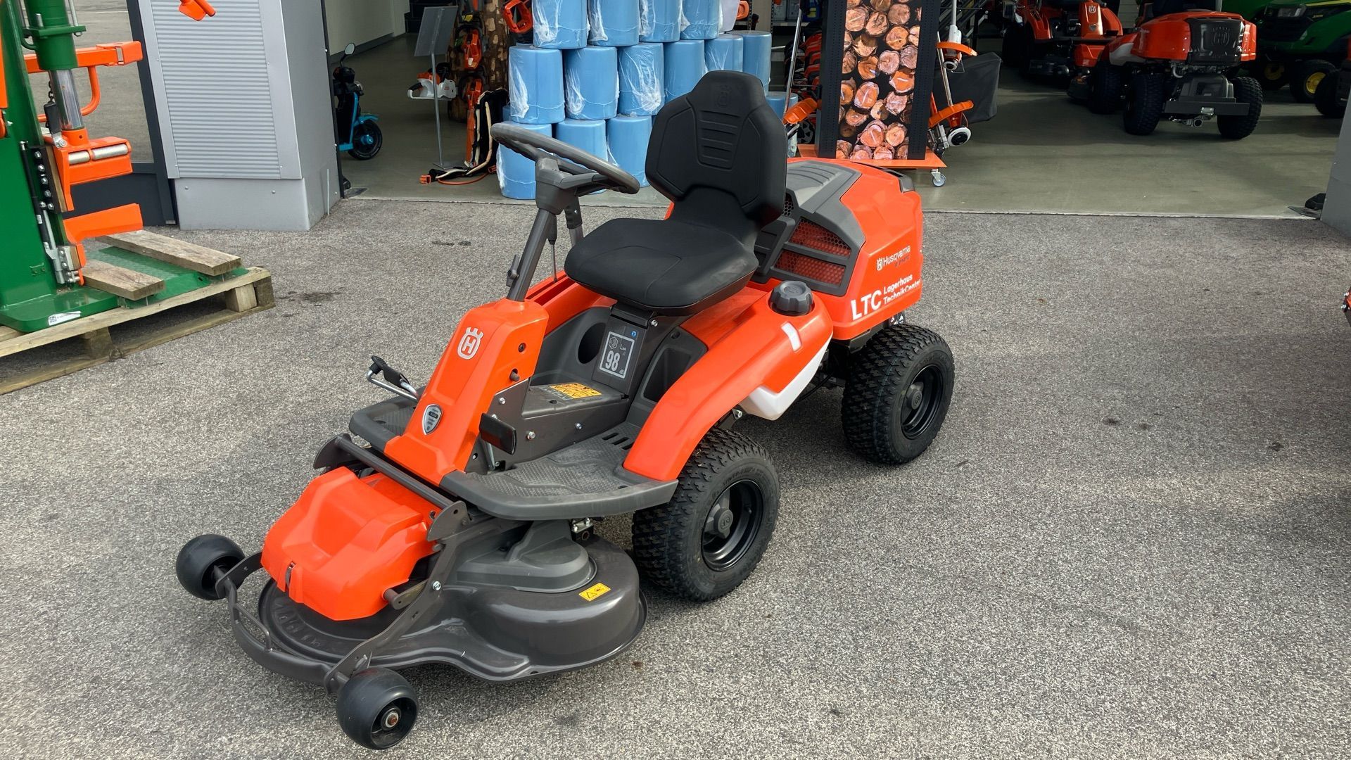E-FARM: Husqvarna R 214TC - Tondeuse - id CAPNHDV - 4 166 € - Année: 2024 - Autriche