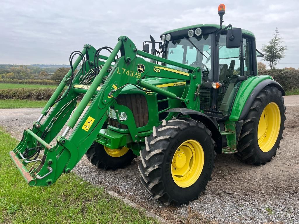 E-FARM: John Deere 6230 - Traktor - id T43LJNC - 45.781 € - Baujahr: 2007 - Abgelesene Motorstunden: 1.977,Motorleistung (PS): 94,Vereinigtes Königreich