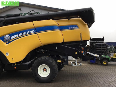 E-FARM: New Holland CX 7090 Raupe - Κομπίνα - id 5VVDIJR - 159.000 € - Χρονία: 2015 - Μετρητής ωρών: 968,Ισχύς κινητήρα: 326,Γερμανία