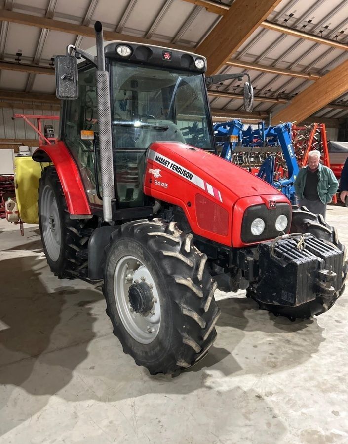 E-FARM: Massey Ferguson 5445 - Tractor - id 4JWYJTB - €31,900 - Year of construction: 2000 - Engine hours: 3,000,Engine power (HP): 100,France